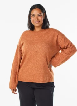 Lockerer Strickpullover mit Kontrastnähten