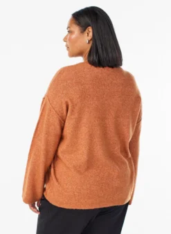 Lockerer Strickpullover mit Kontrastnähten