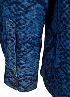Lockeres Hemd aus Denim mit Schlangenprint