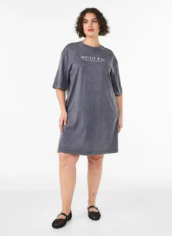 Lockeres T-Shirt-Kleid mit Washed-Optik