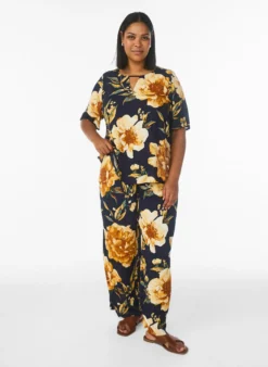 Lockere Viskosehose mit Print