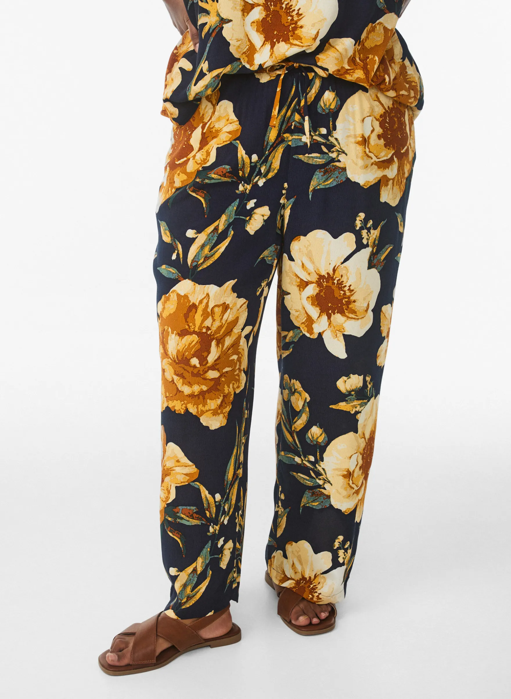 Lockere Viskosehose mit Print