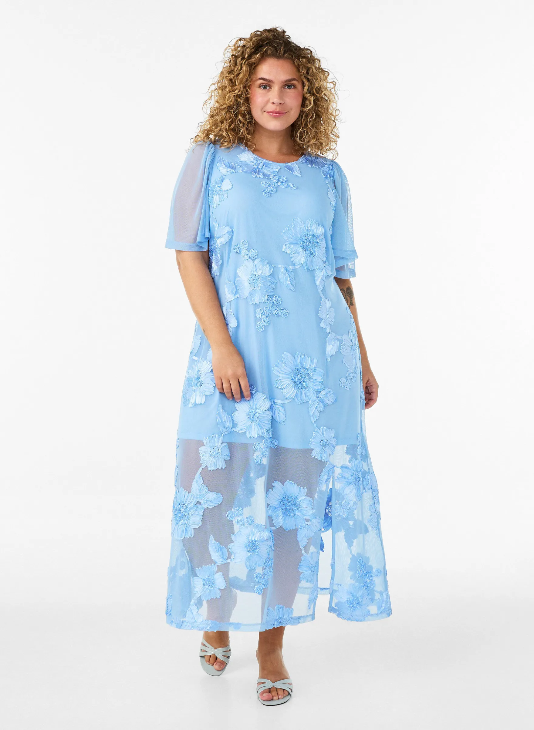 Mesh-Kleid mit floralen Applikationen
