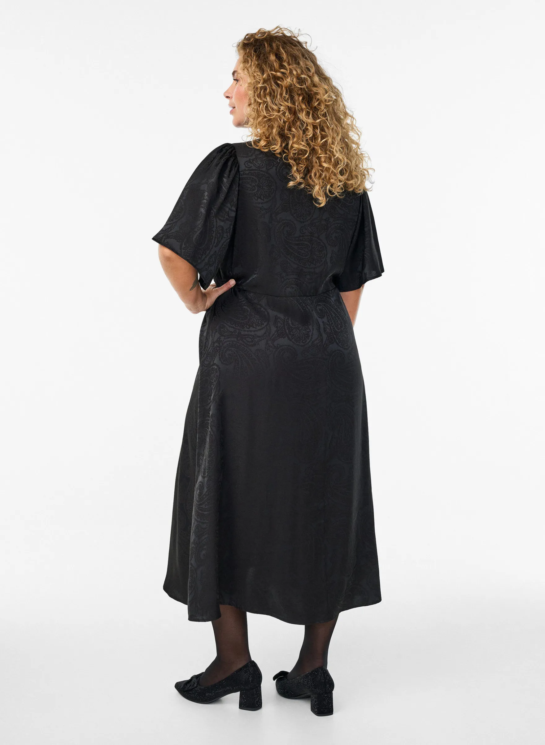 Midikleid aus Jacquard mit Paisleymuster und Flügelärmeln
