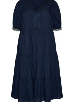 Midikleid aus strukturierter Baumwolle mit Häkeldetails