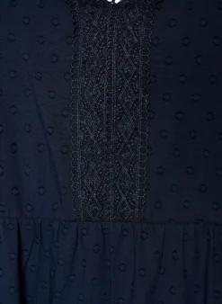 Midikleid aus strukturierter Baumwolle mit Häkeldetails