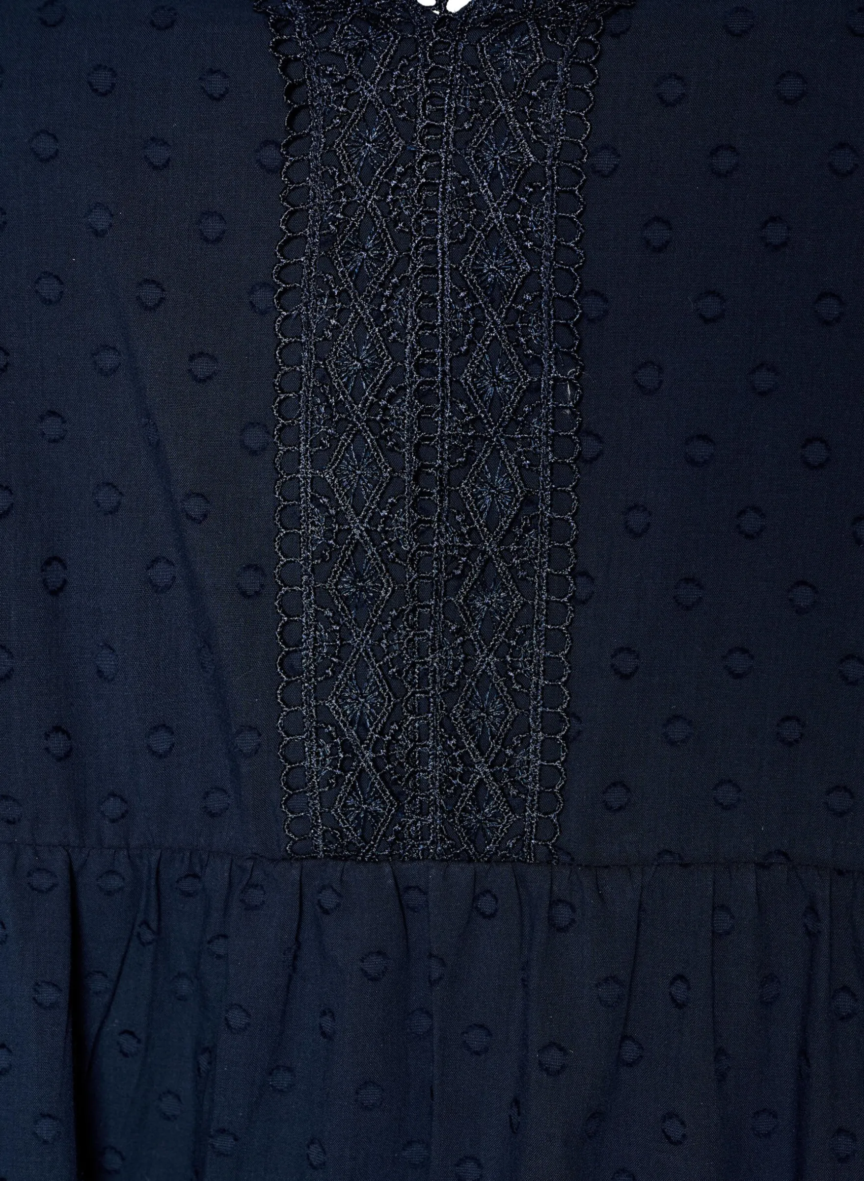 Midikleid aus strukturierter Baumwolle mit Häkeldetails