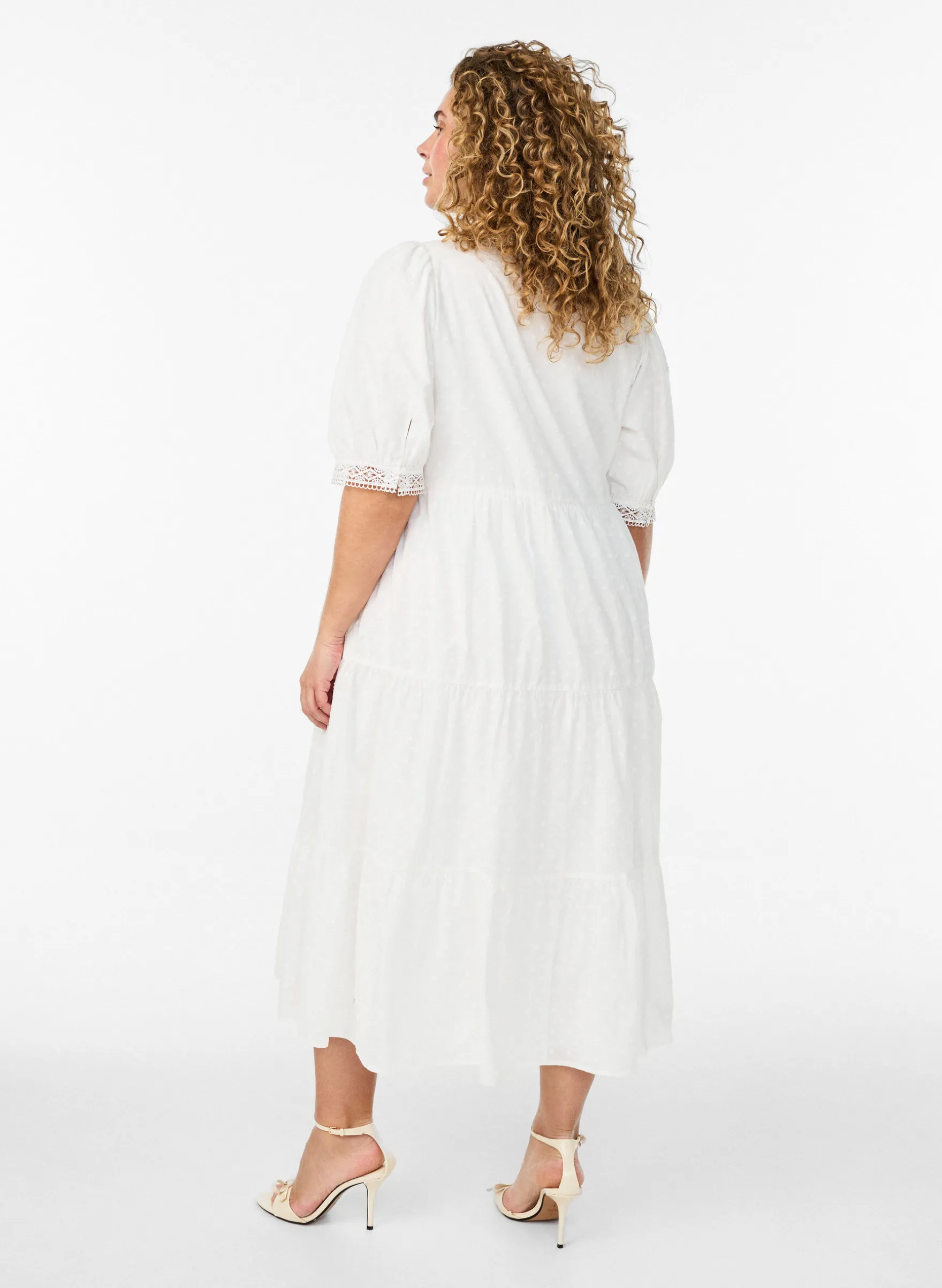 Midikleid aus strukturierter Baumwolle mit Häkeldetails