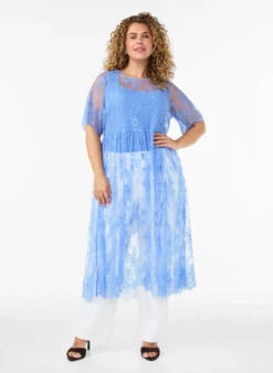 Midikleid aus transparenter Spitze mit kurzen Ärmeln