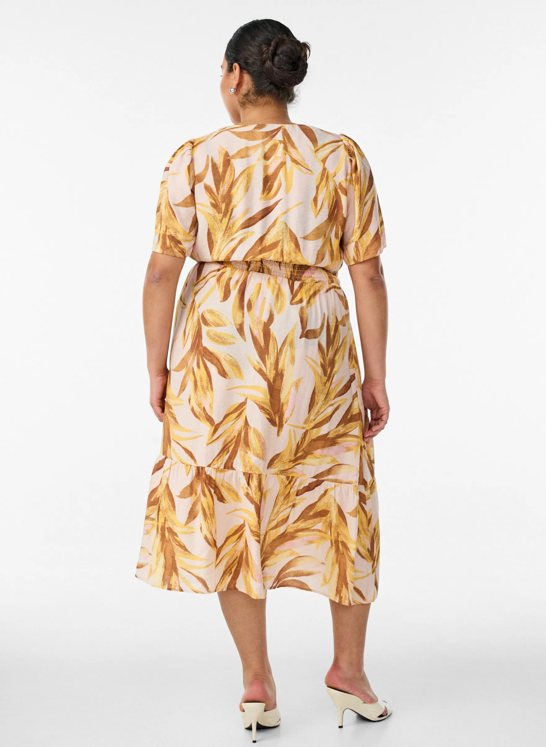 Midikleid aus Viskose mit Blattmuster und gesmokter Taille