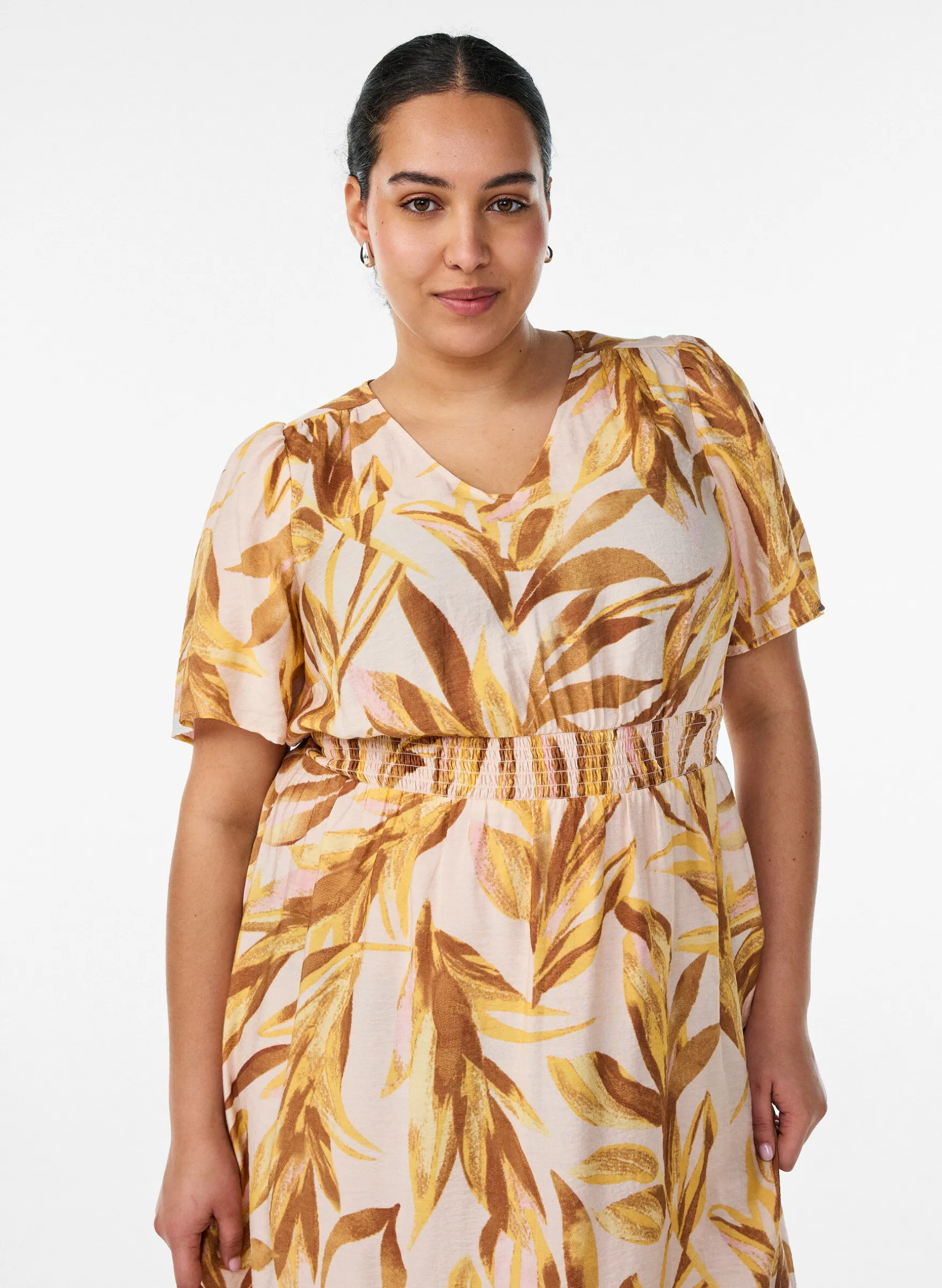 Midikleid aus Viskose mit Blattmuster und gesmokter Taille