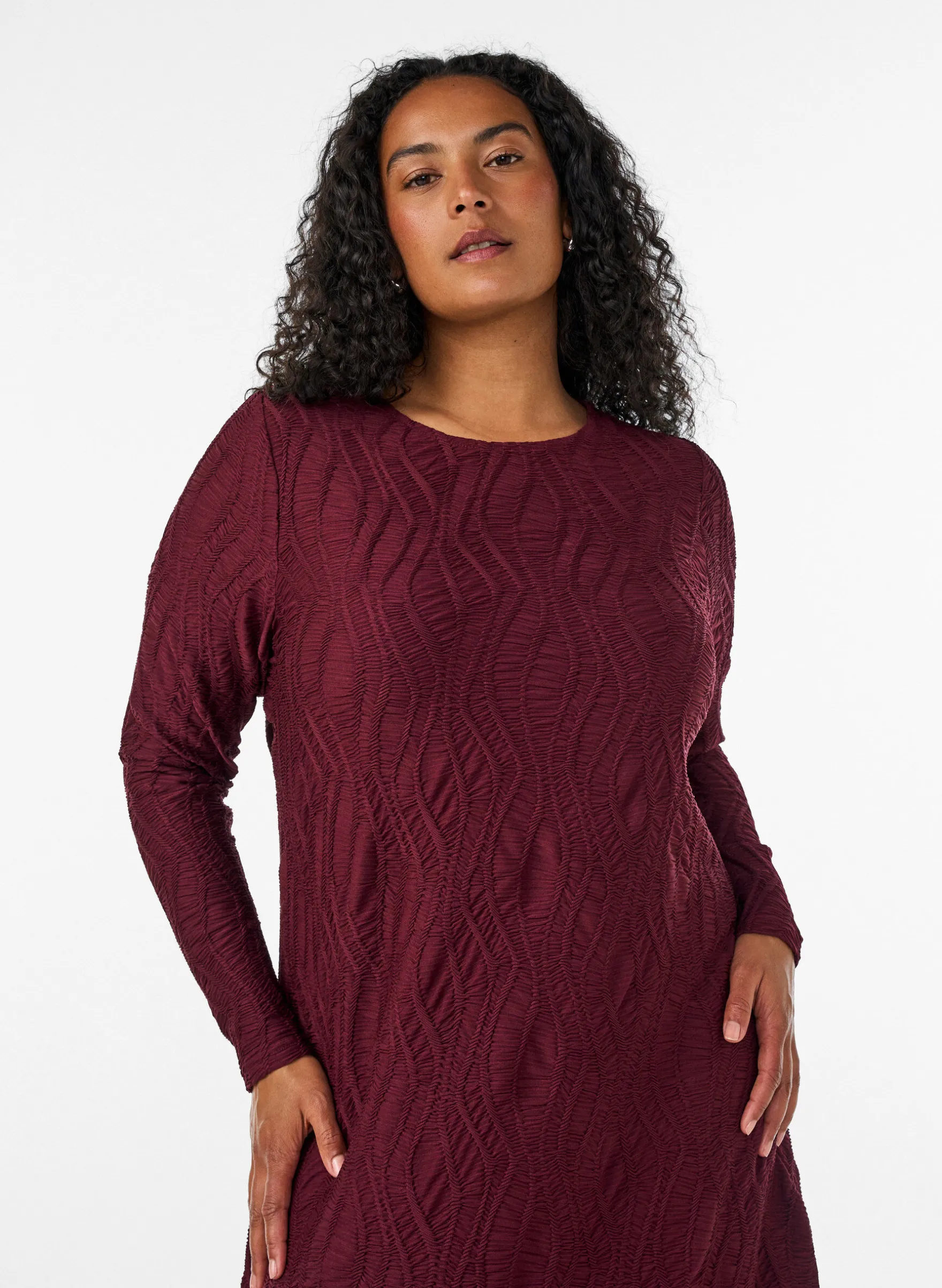 Midikleid mit gewellter Struktur und langen Ärmeln