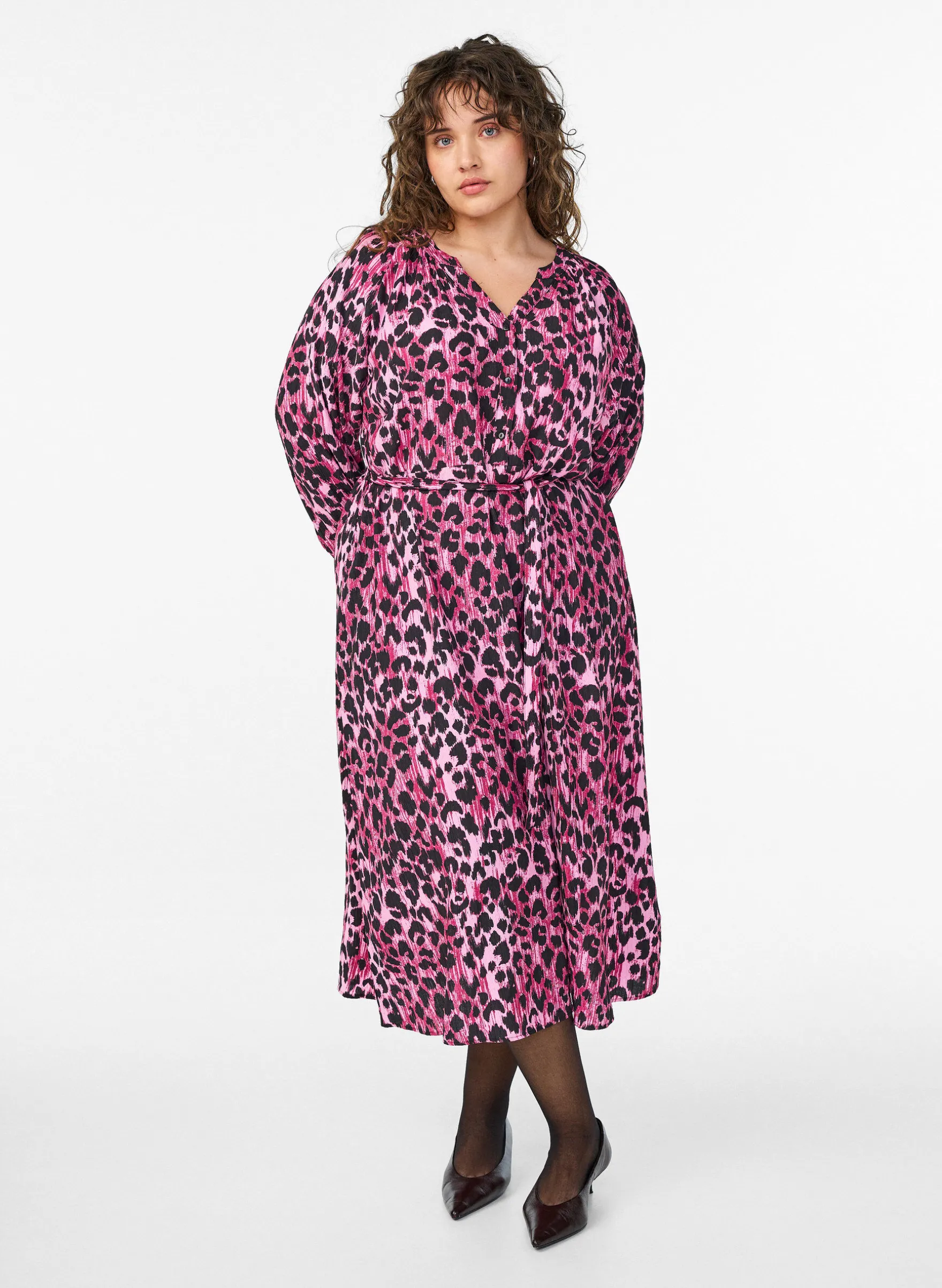 Midikleid mit Knopfleiste und Bindegürtel