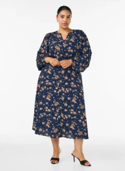 Midikleid mit Smock und Zierknöpfen