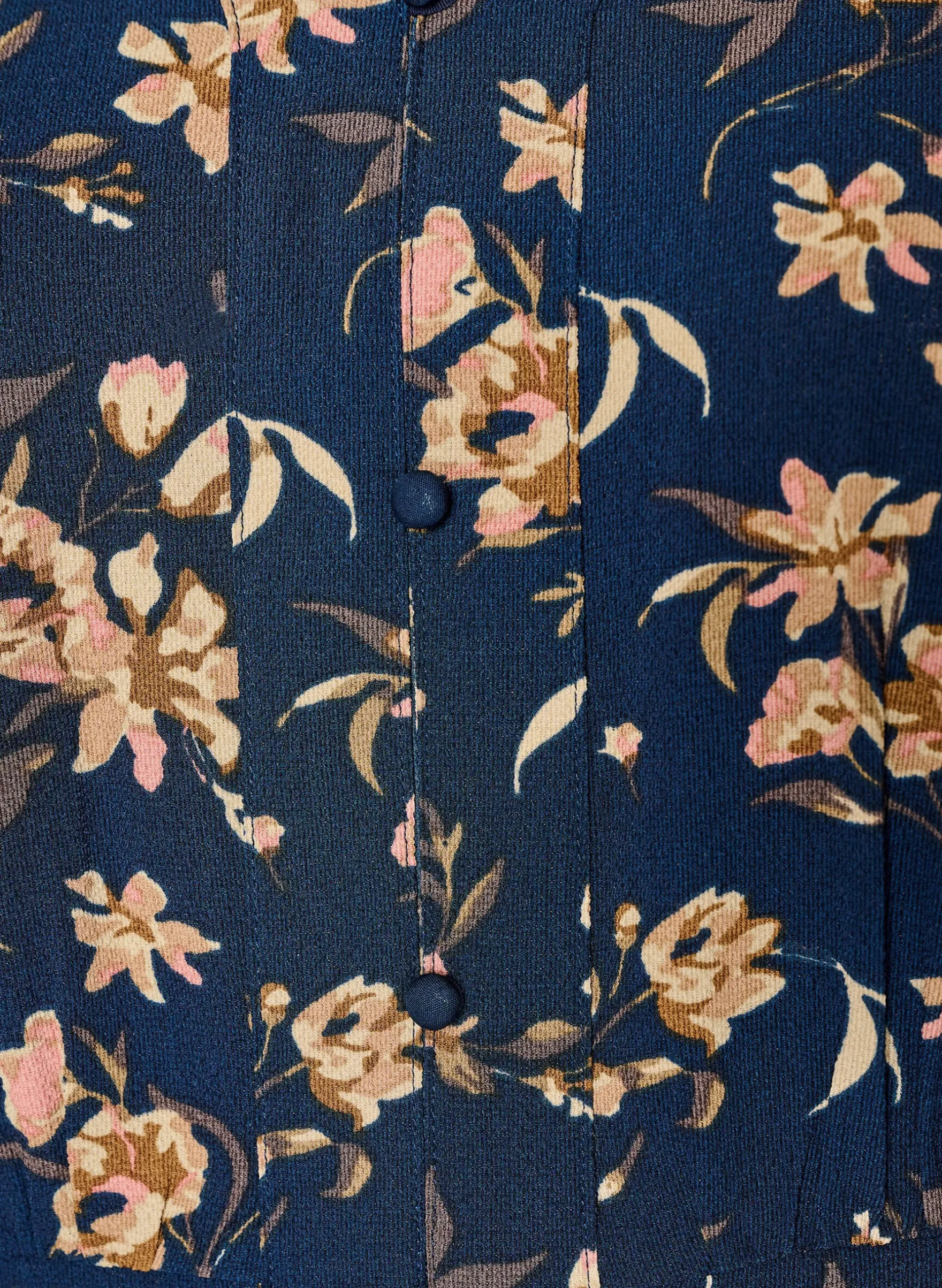 Midikleid mit Smock und Zierknöpfen