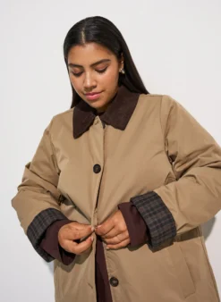 Mittellange Jacke mit Cordkragen