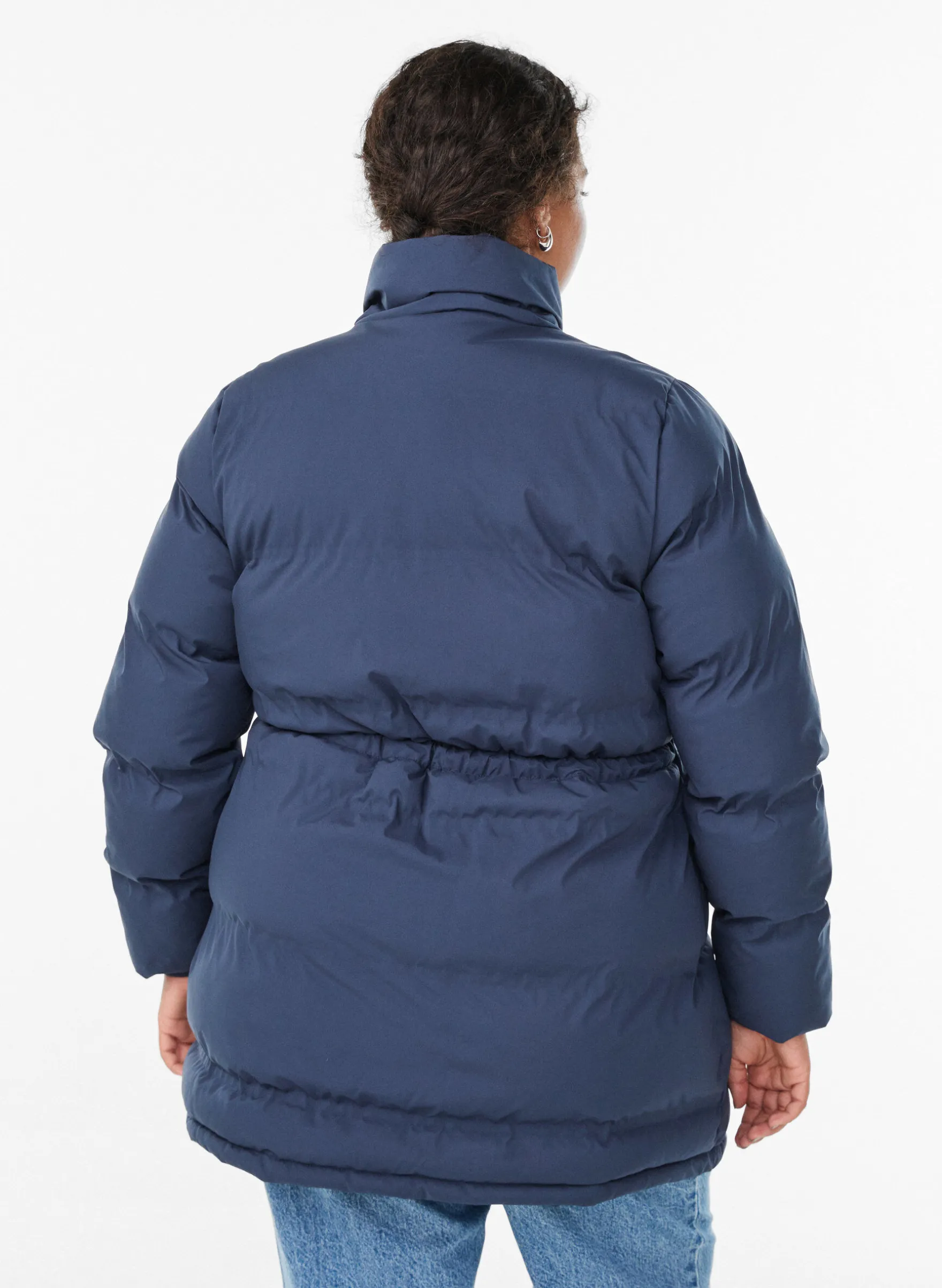 Mittellange Pufferjacke mit verstellbarer Taille
