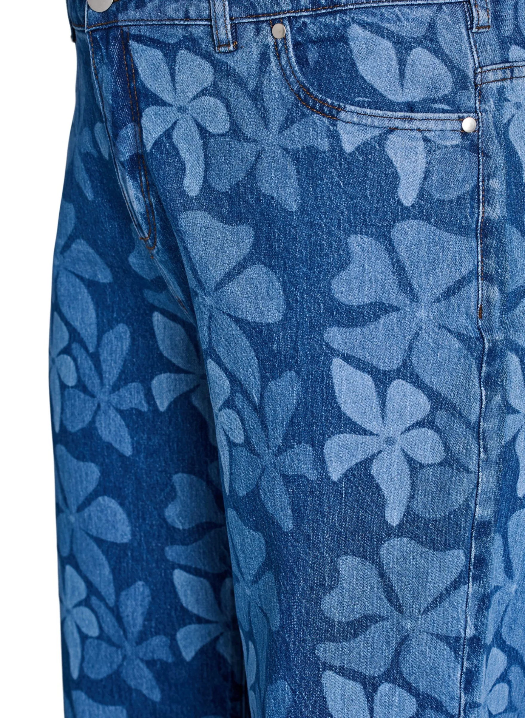 Myra Jeans aus geblümtem Denim mit weiter Passform