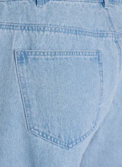 Myra Jeans mit weiter Passform und Blumendetails