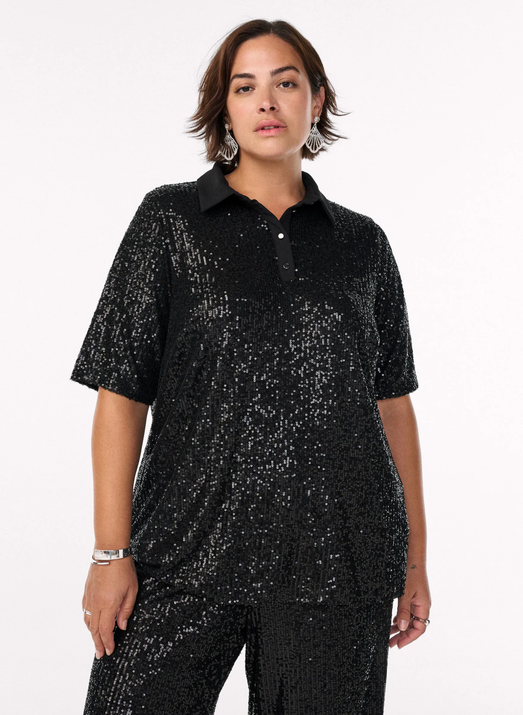 Paillettenbluse mit Polokragen und kurzen Ärmeln