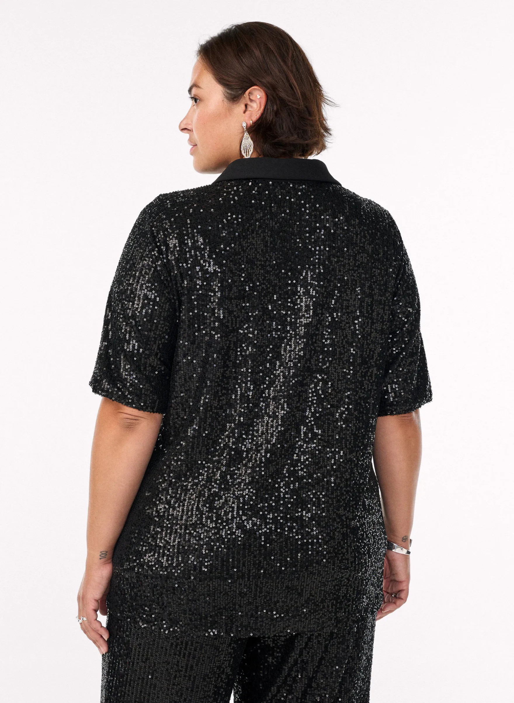 Paillettenbluse mit Polokragen und kurzen Ärmeln