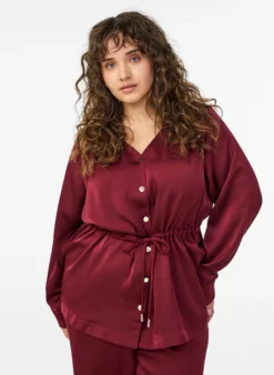 Partybluse in Satinoptik mit Knöpfen und verstellbarer Taille
