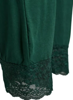 Pyjamahose mit Spitzen und hoher Taille