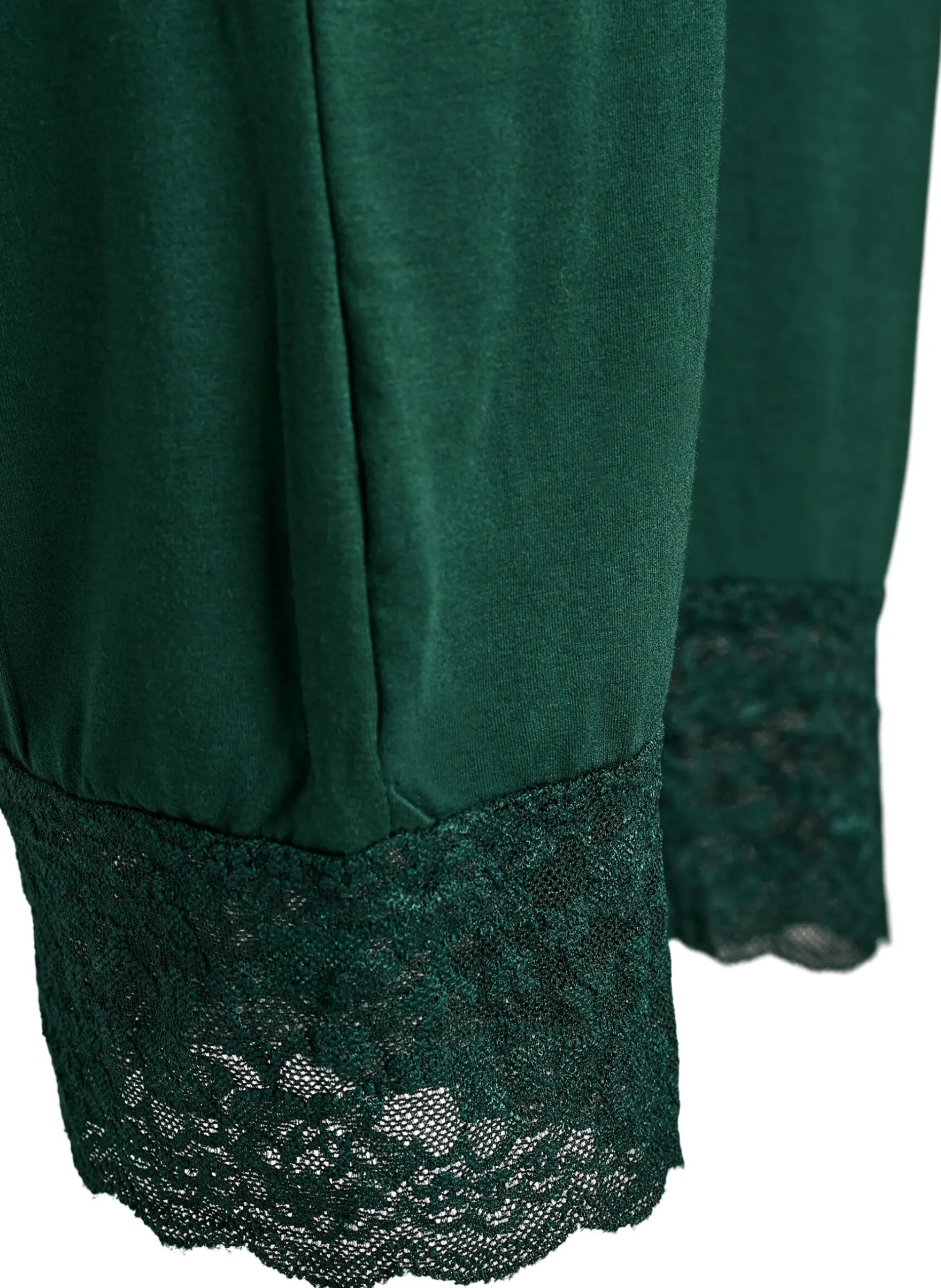 Pyjamahose mit Spitzen und hoher Taille