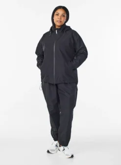 Regenjacke mit reflektierenden Details