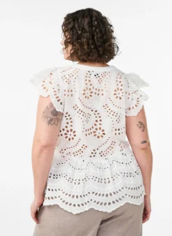 Ärmellose Bluse aus Lochstickerei mit Rüschen
