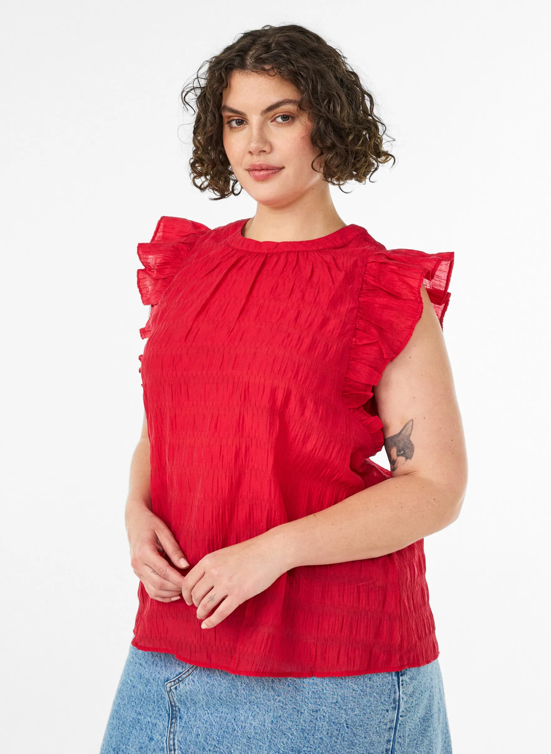 Ärmellose Bluse mit Struktur und Rüschen