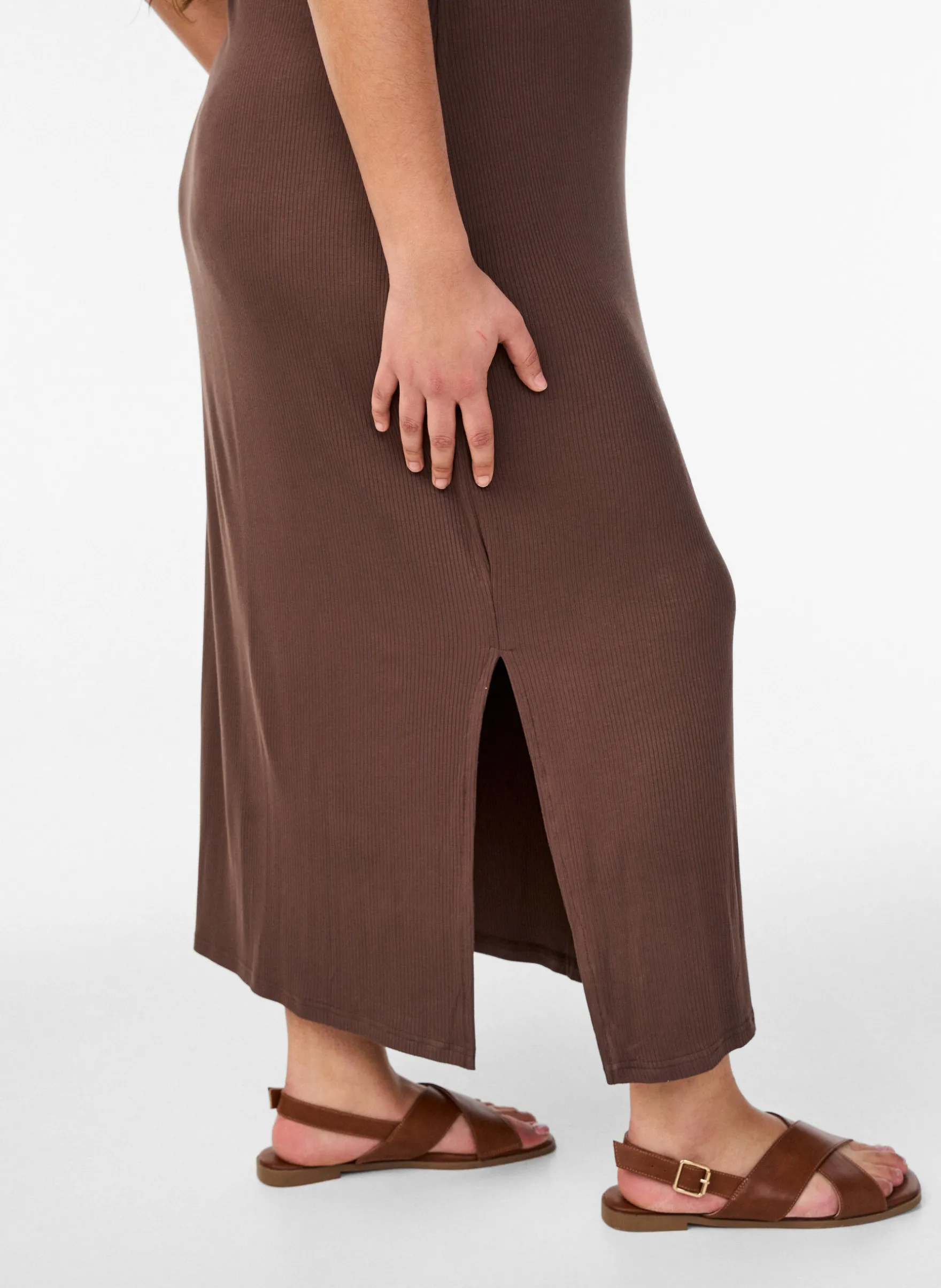 Ärmelloses geripptes Kleid aus Viskose