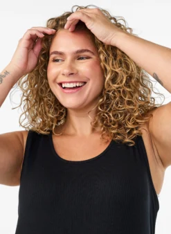 Ärmelloses geripptes Kleid aus Viskose