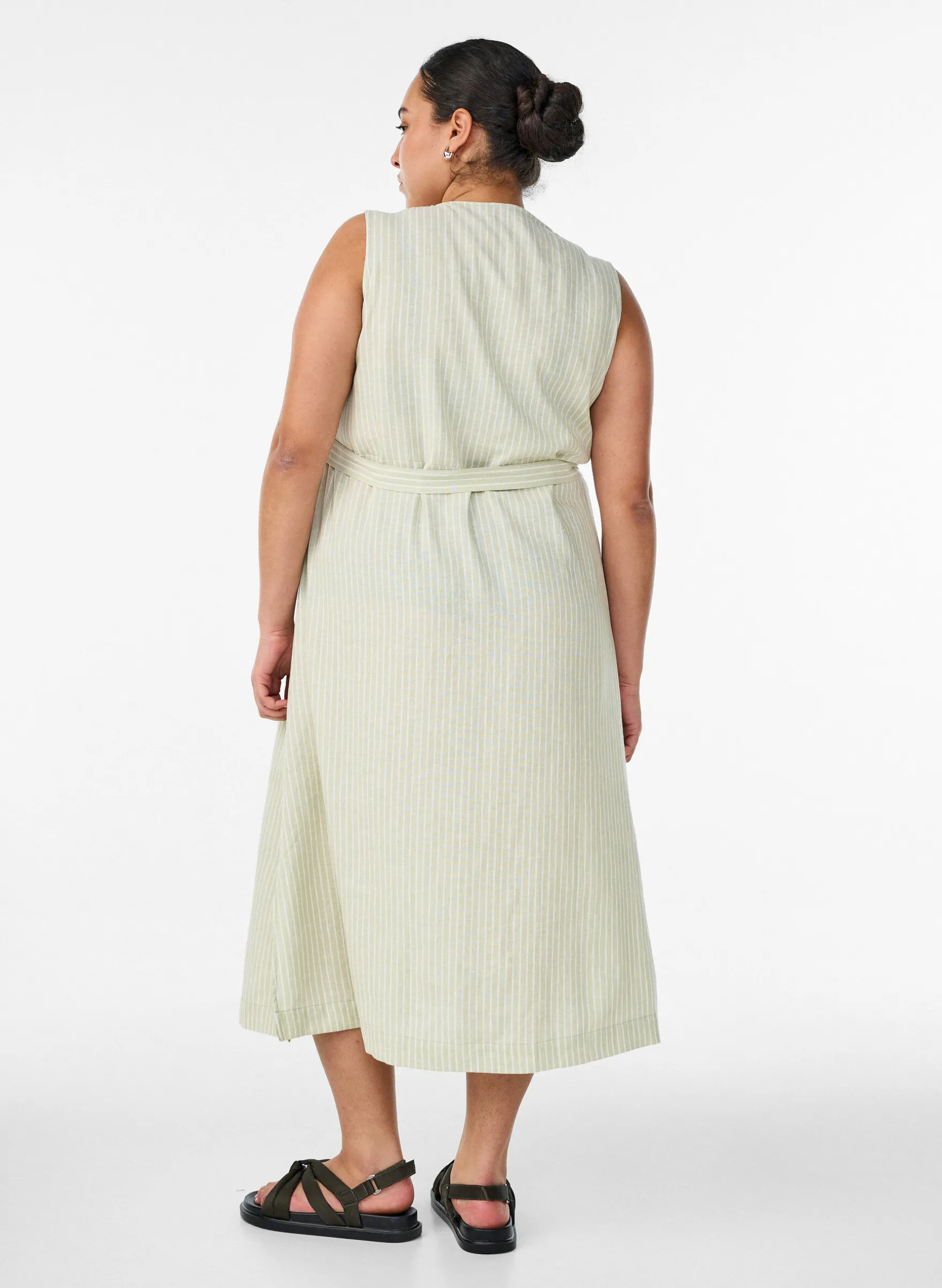 Ärmelloses gestreiftes Midikleid aus Leinen und Viskose