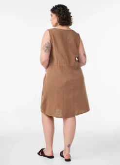 Ärmelloses Kleid aus Baumwoll-Musselin mit Bindeband