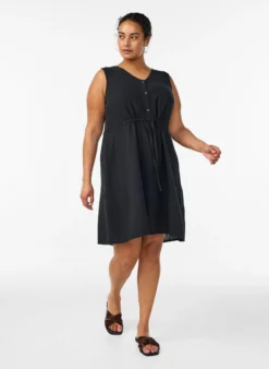 Ärmelloses Kleid aus Baumwoll-Musselin mit Bindeband