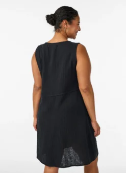 Ärmelloses Kleid aus Baumwoll-Musselin mit Bindeband