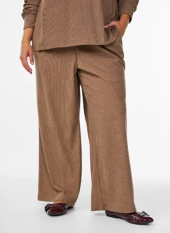 Samthose aus Samt mit weitem Bein