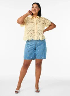 Shorts aus Denim mit bestickten Blumen