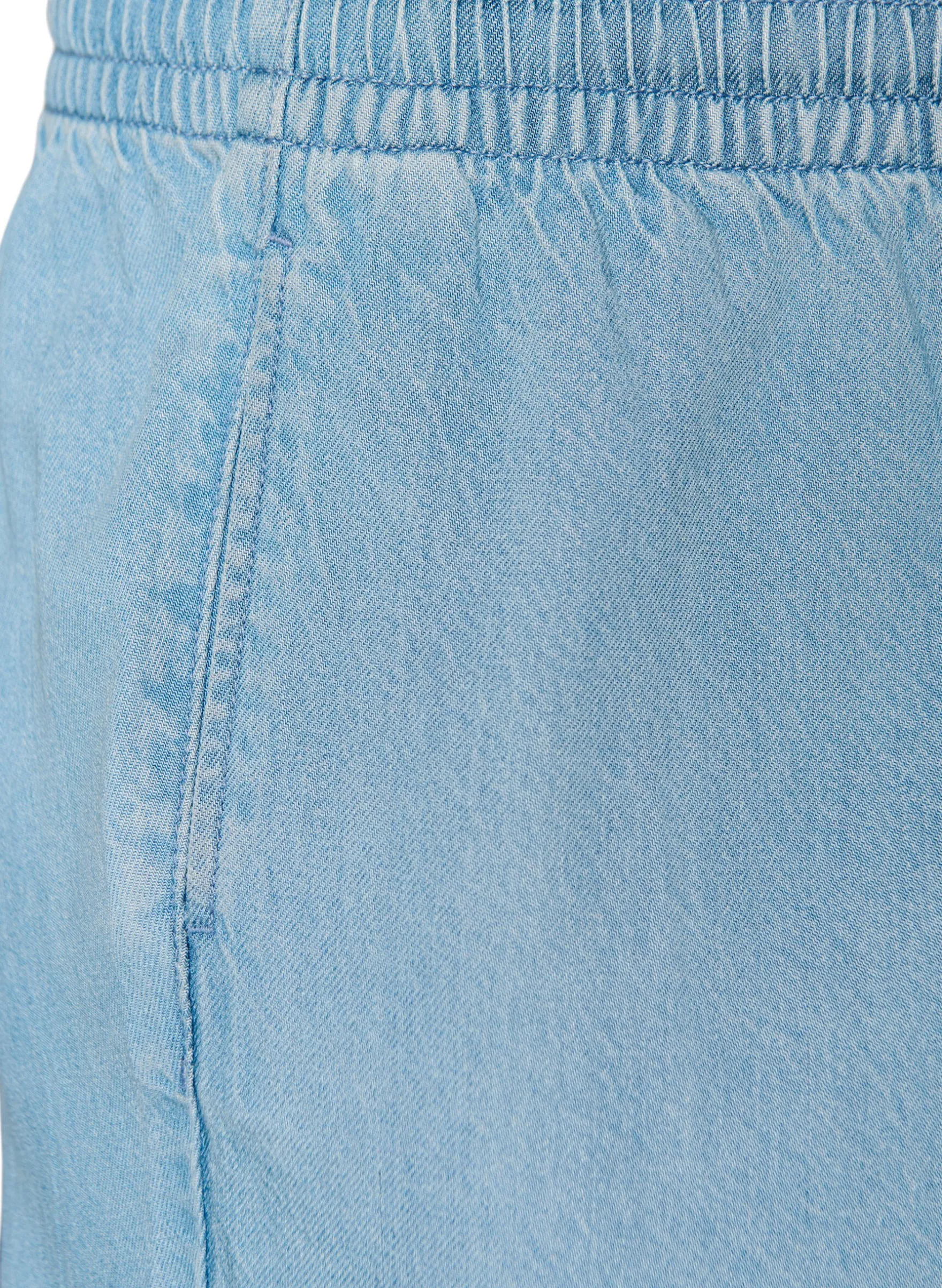 Shorts in Jeans-Optik mit elastischem Bund und Kordelzug