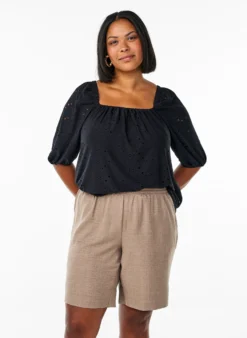 Shorts mit Taschen und hoher Taille