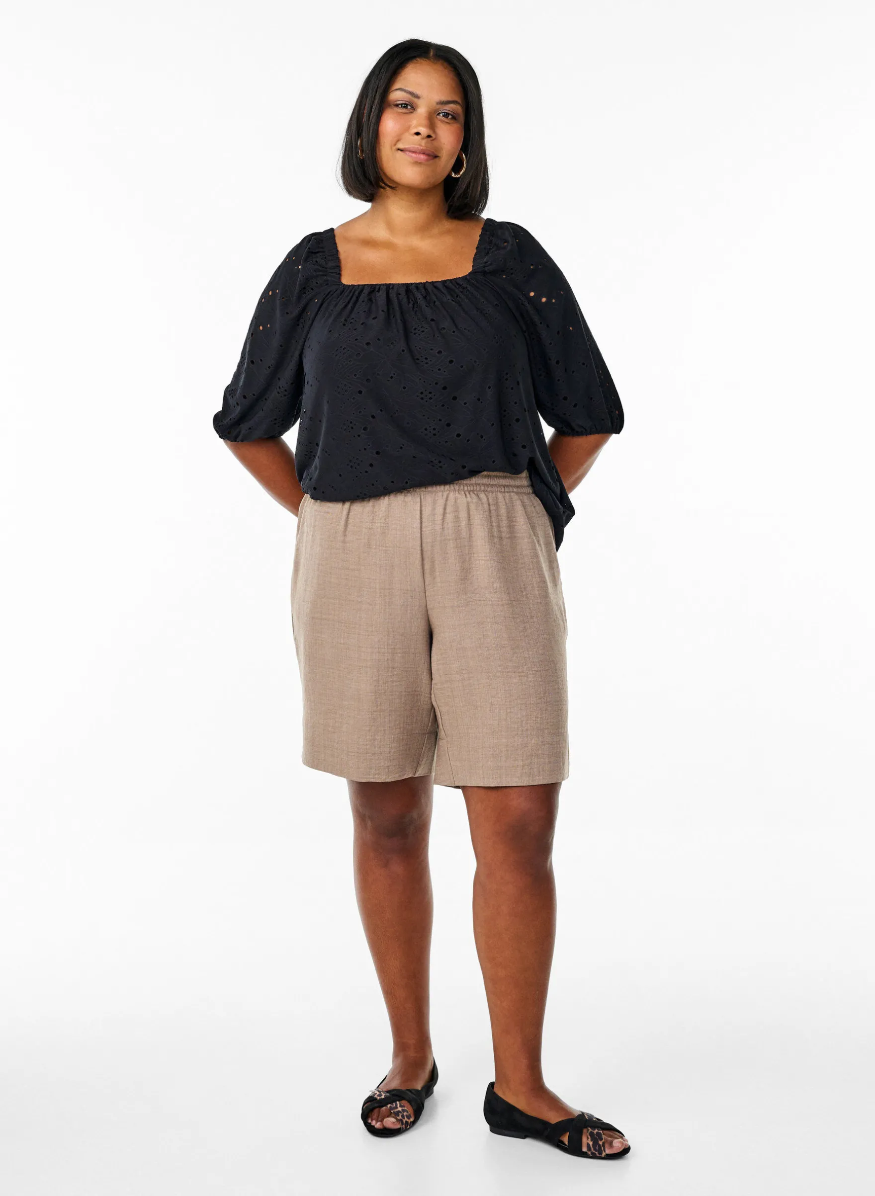 Shorts mit Taschen und hoher Taille