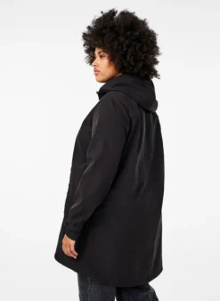 Softshell-Jacke mit abnehmbarer Kapuze