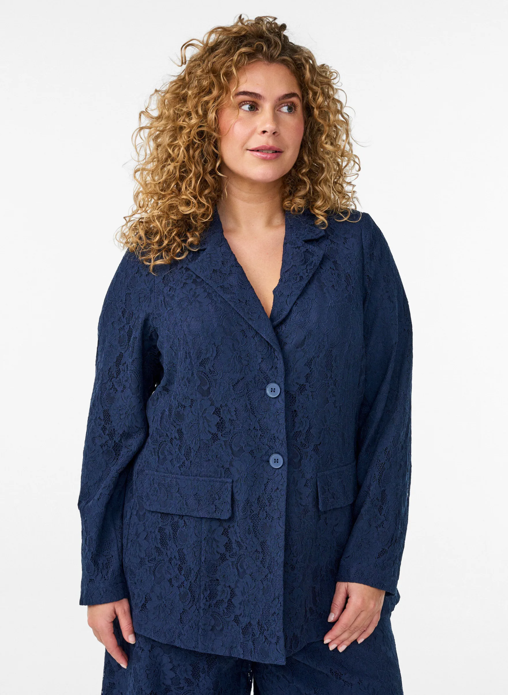 Spitzenblazer mit Knopfverschluss