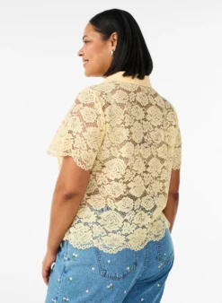 Spitzen blusenshirt mit perlenknöpfen