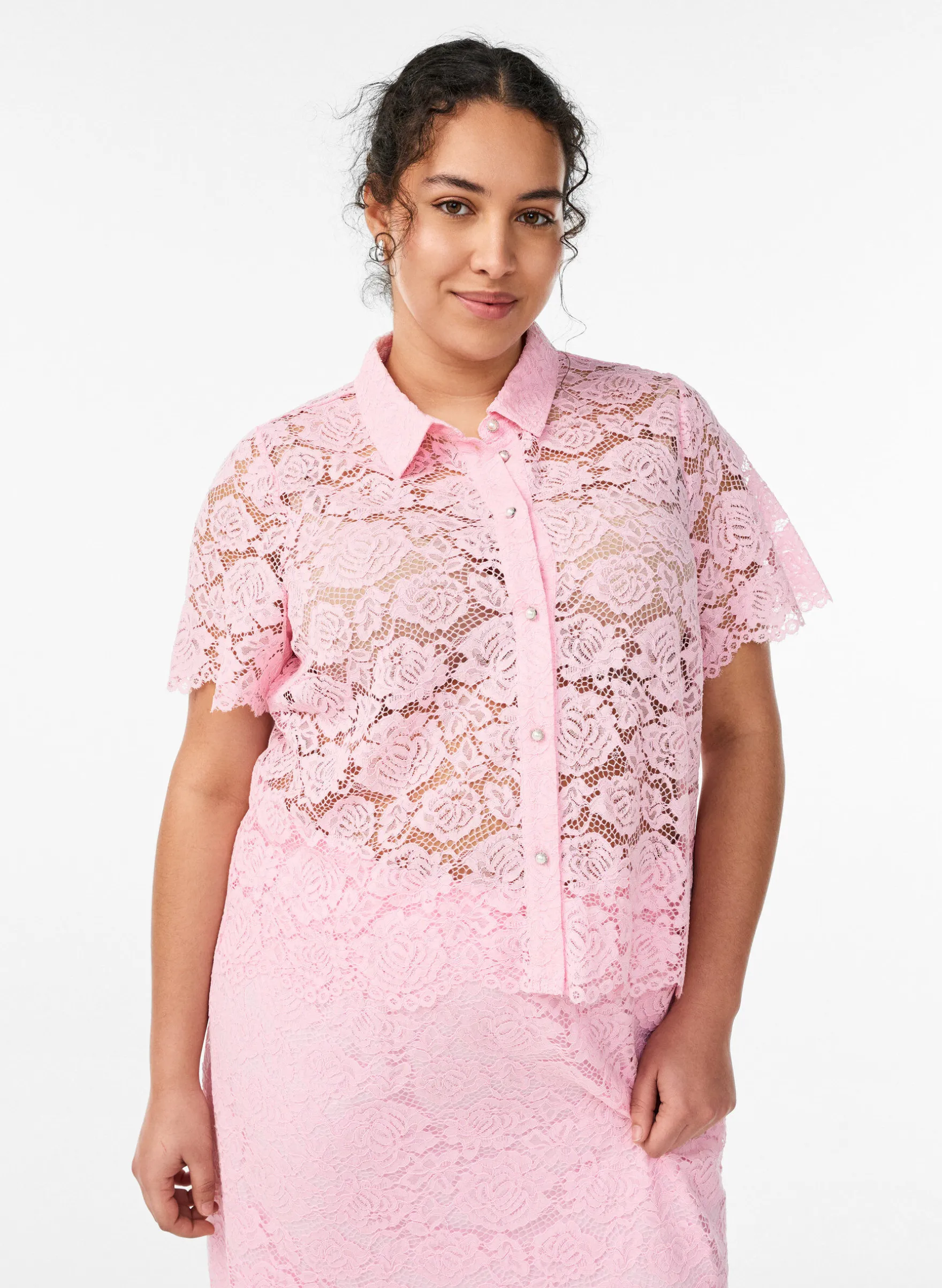 Spitzen blusenshirt mit perlenknöpfen