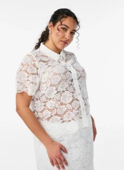 Spitzen blusenshirt mit perlenknöpfen
