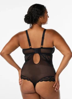 Spitzenbody mit Schnürdetails