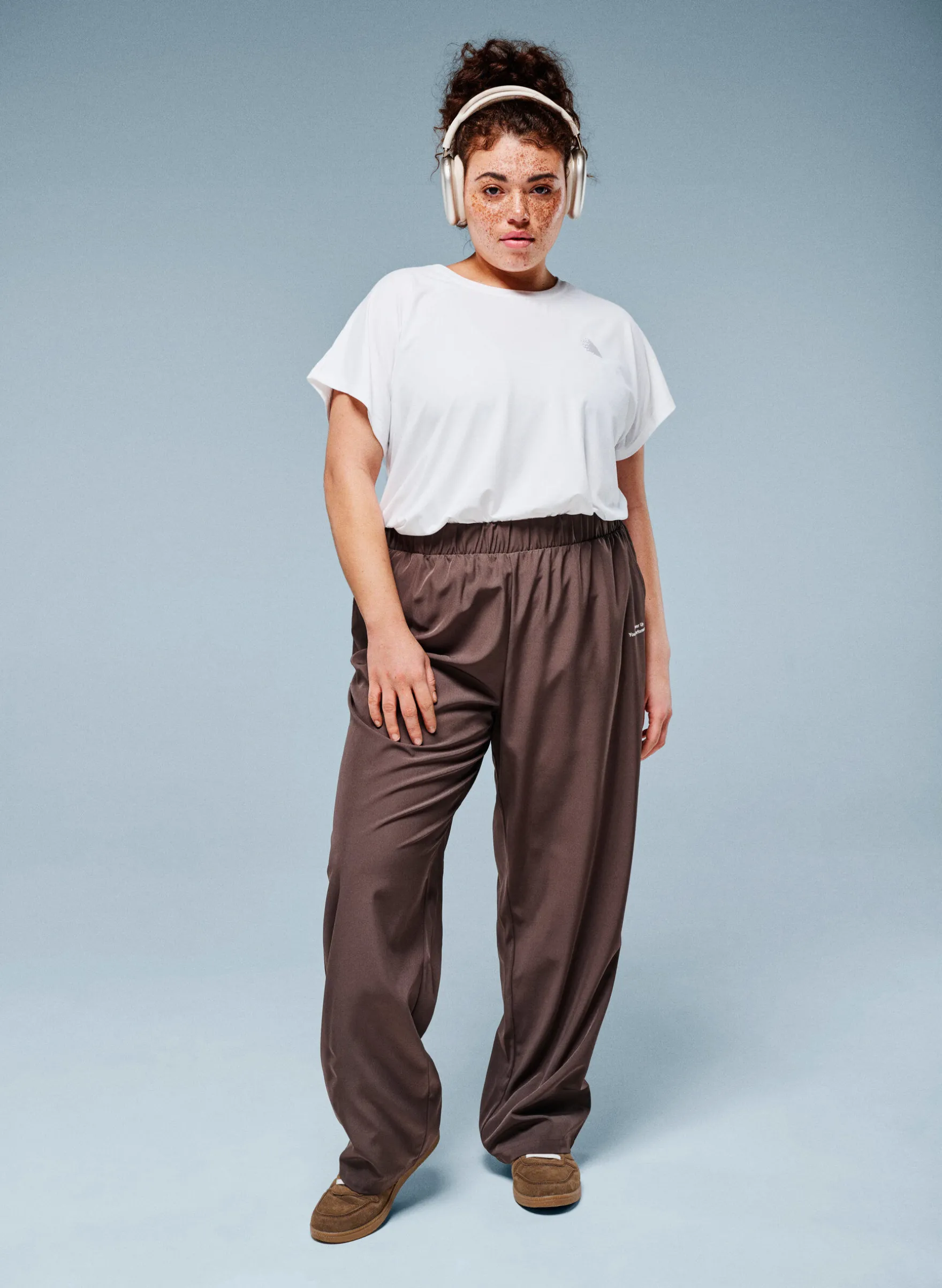 Sportliche Hose mit hoher Taille und geraden Beinen