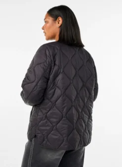 Steppjacke mit Druckknöpfen und Rundhalsausschnitt